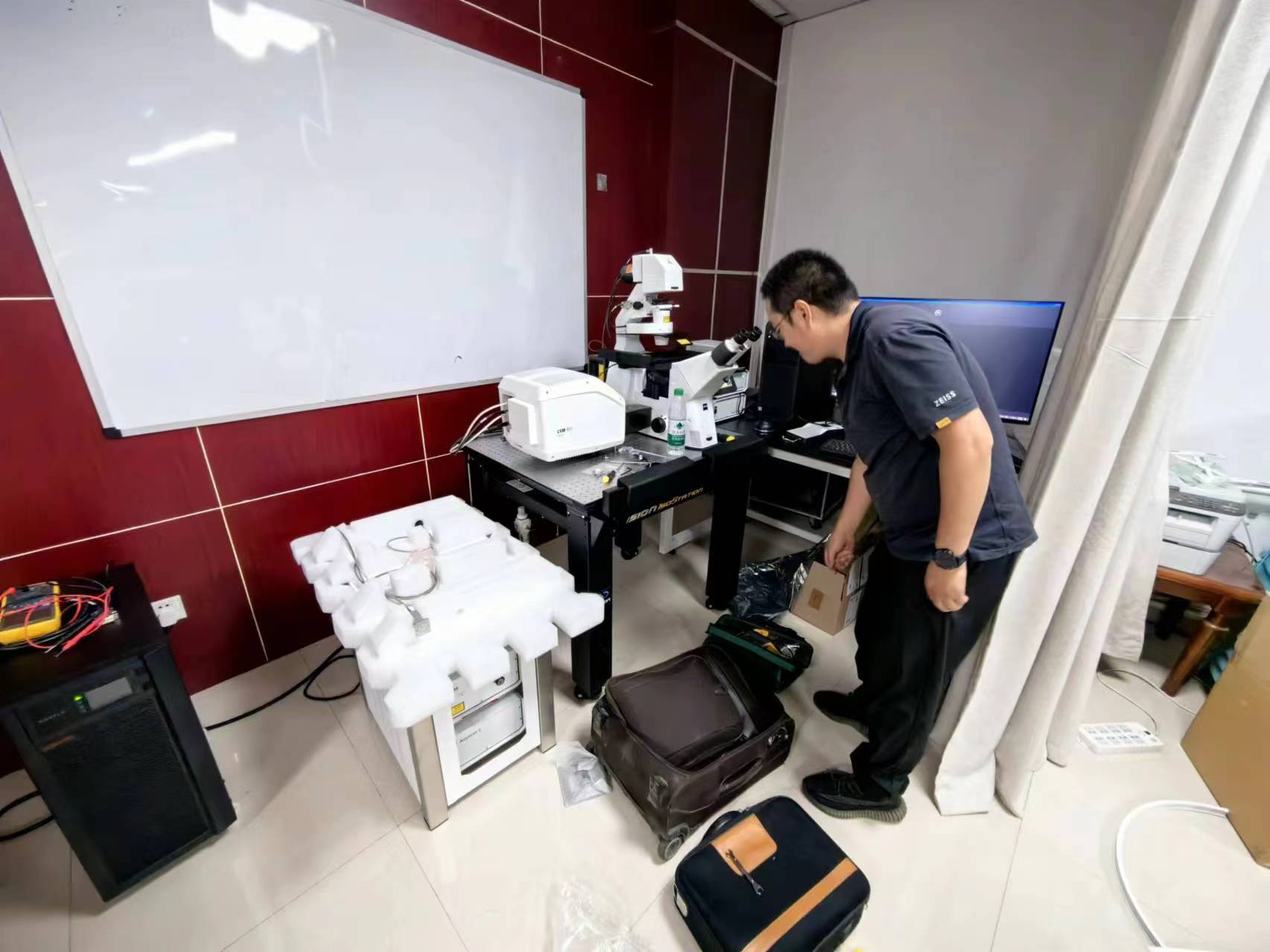 河南云出科技成功交付先进科研仪器，助力科研创新