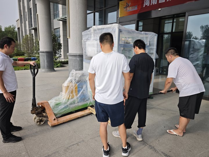 高效精准,河南云出圆满完成精密仪器设备交付，助力高校实验室!